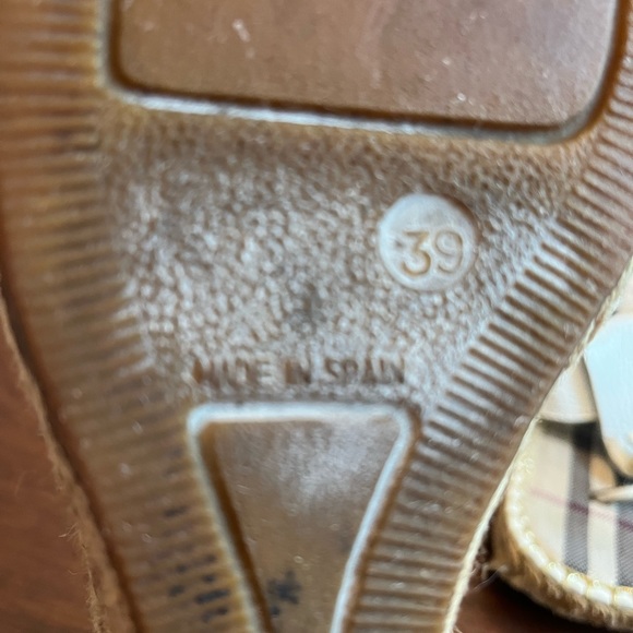 Burberry Shoes Burberry White Espadrille Wedge Thong Sandals Size 8 - Picture 9 of 9